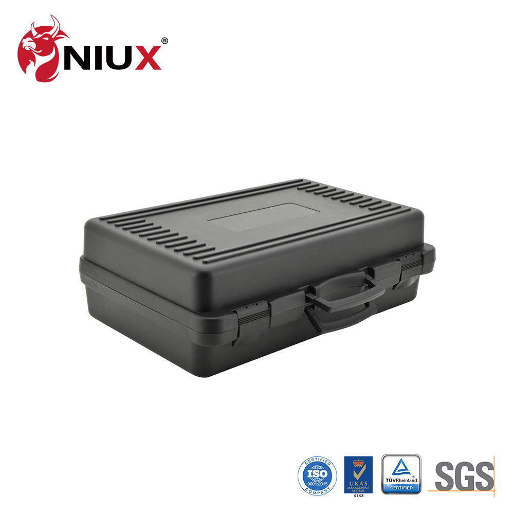 pequeña caja de plástico con asa